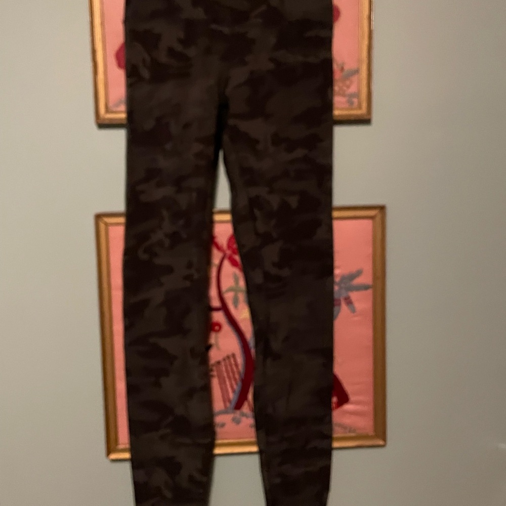 Lululemon Athletica camo Leggings